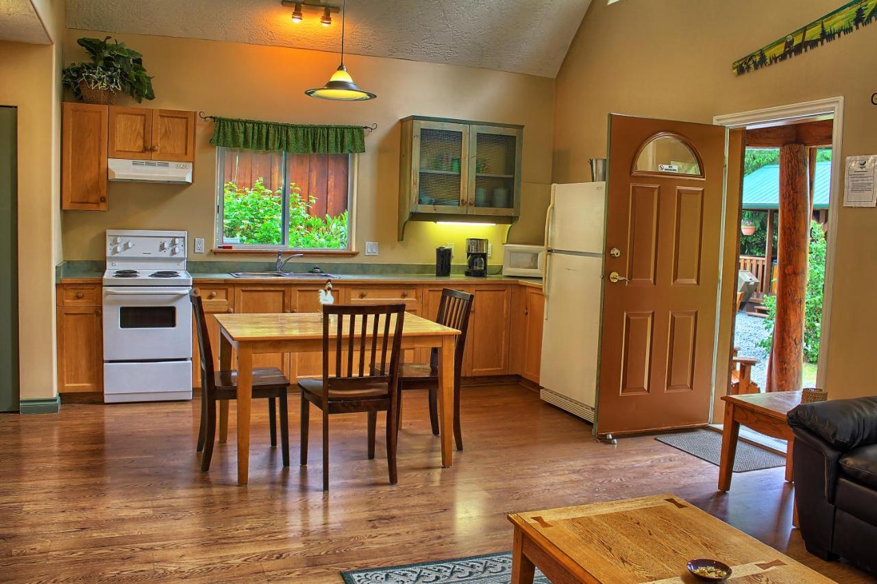 Wild Coast Wilderness Resort Port Renfrew Exterior photo
