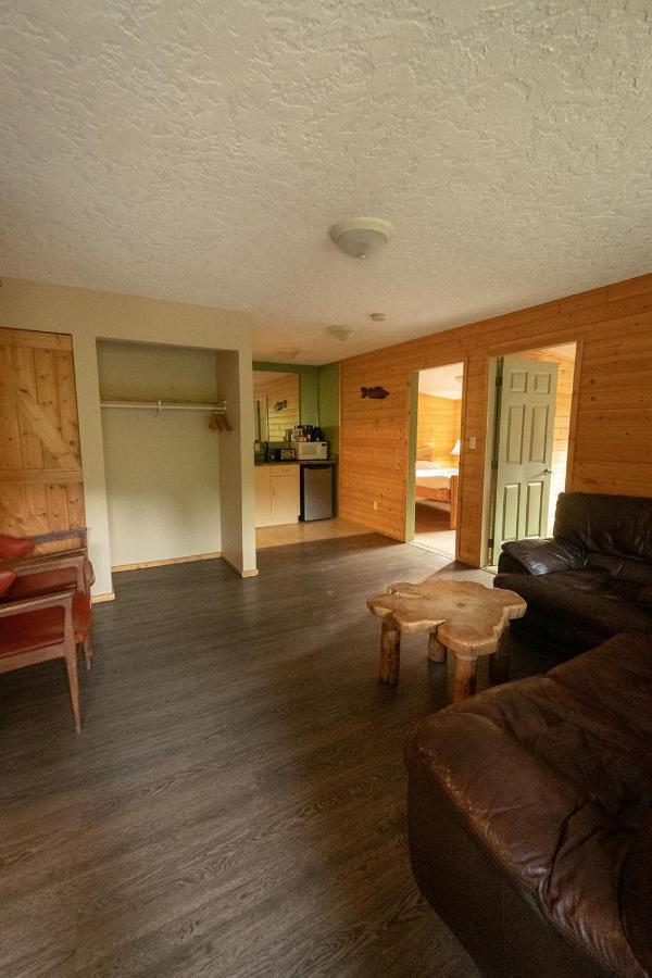 Wild Coast Wilderness Resort Port Renfrew Exterior photo