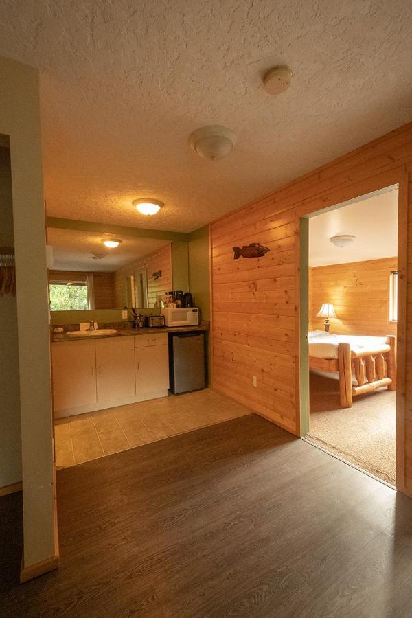 Wild Coast Wilderness Resort Port Renfrew Exterior photo