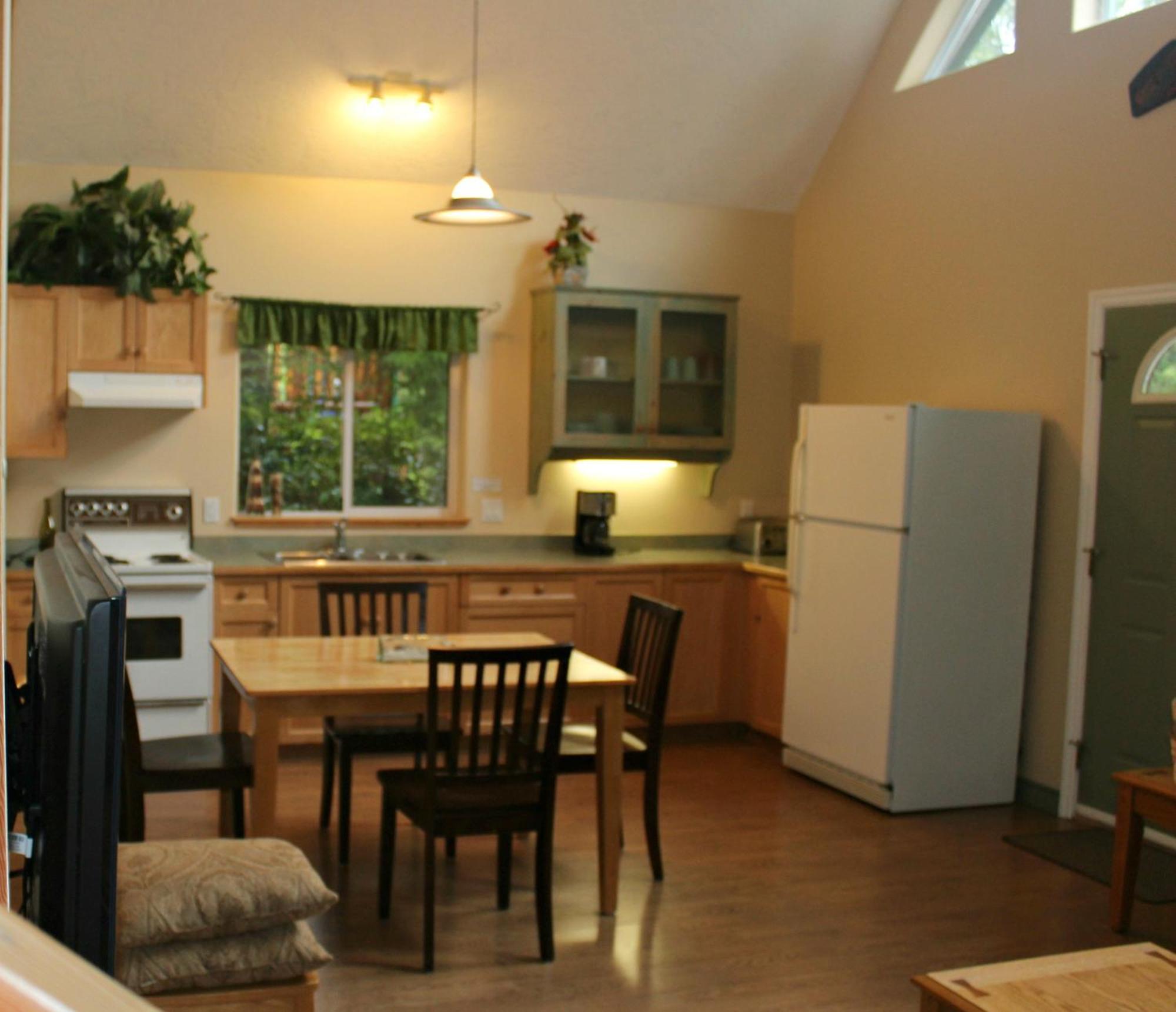 Wild Coast Wilderness Resort Port Renfrew Room photo